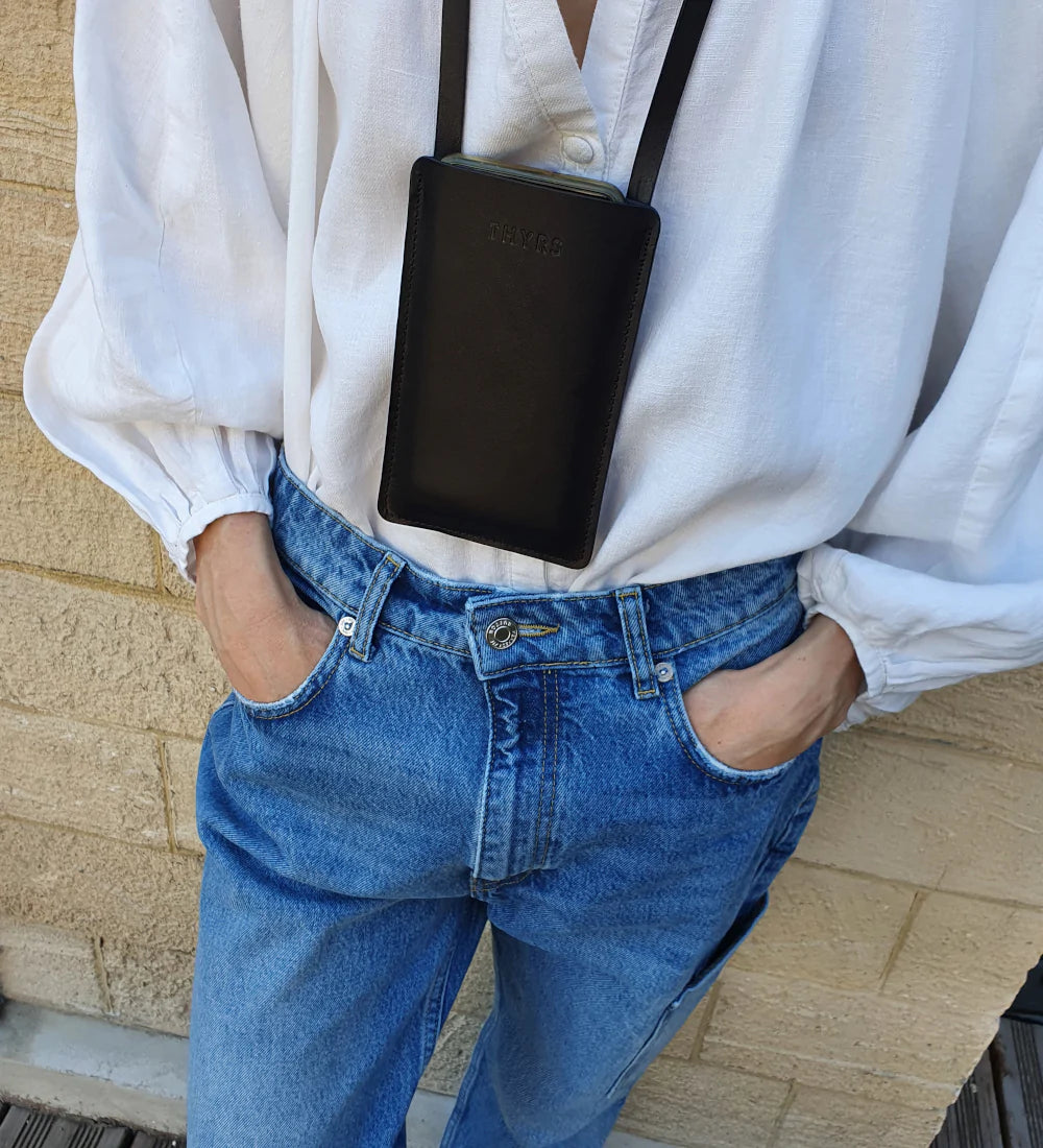 Porte-téléphone noir fabriqué en France THYRS face